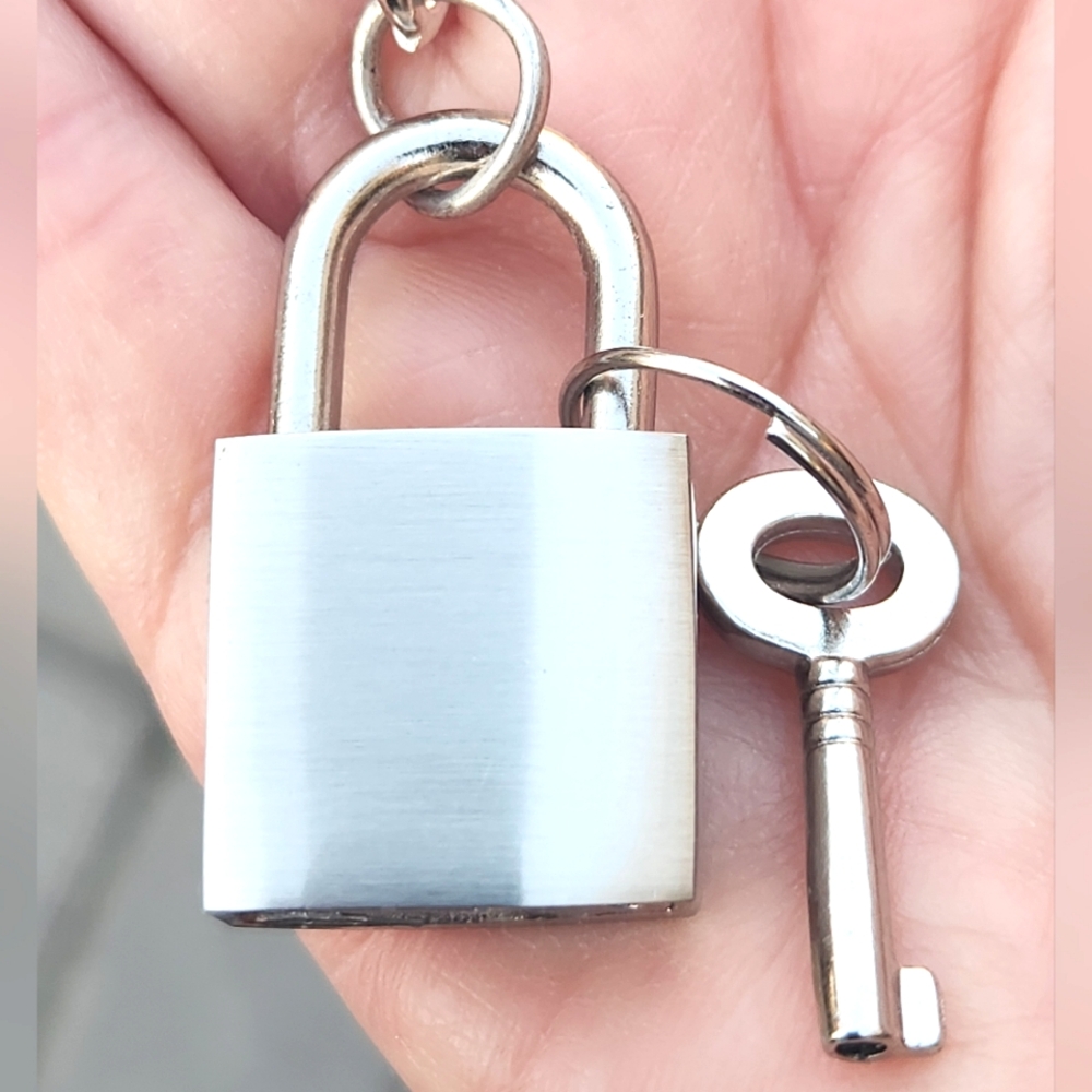 REACTION Kenneth Cole Padlock Keychain RARE - Picture 4 of 6